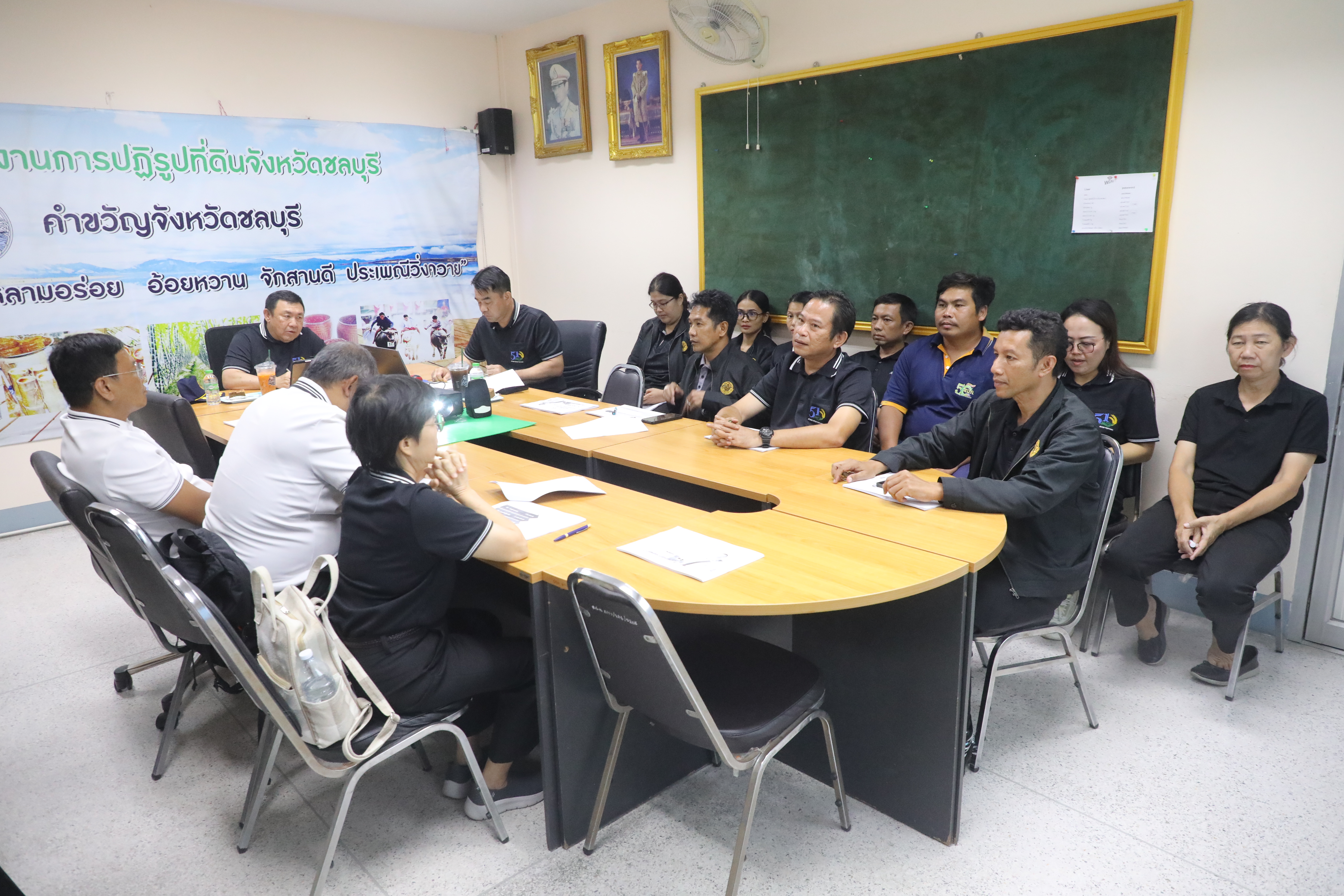 title - เลขาธิการ ส.ป.ก. ตรวจเยี่ยม สำนักงานการปฏิรูปที่ดินจังหวัดชลบุรี